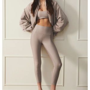 ALO YOGA 7/8 High Waist Airlift Leggings and bra Taupe Tan Small
